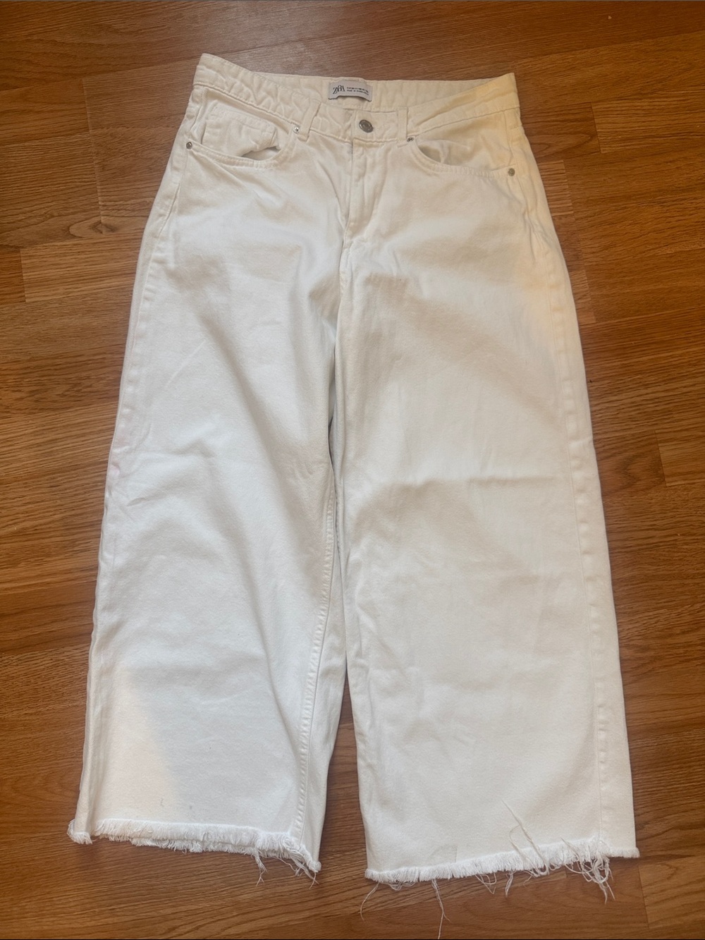 Zara White Wide-Leg Crop Jeans with Frayed Hem